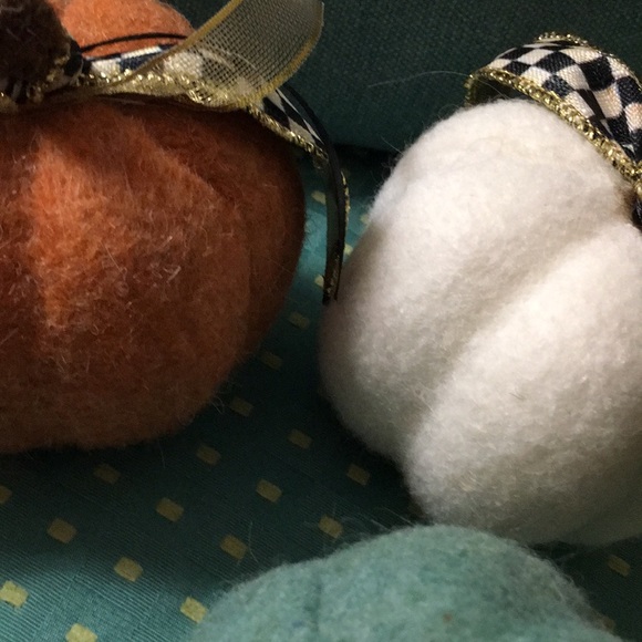 3 pc mini felt pumpkins 🎃 - Picture 2 of 4